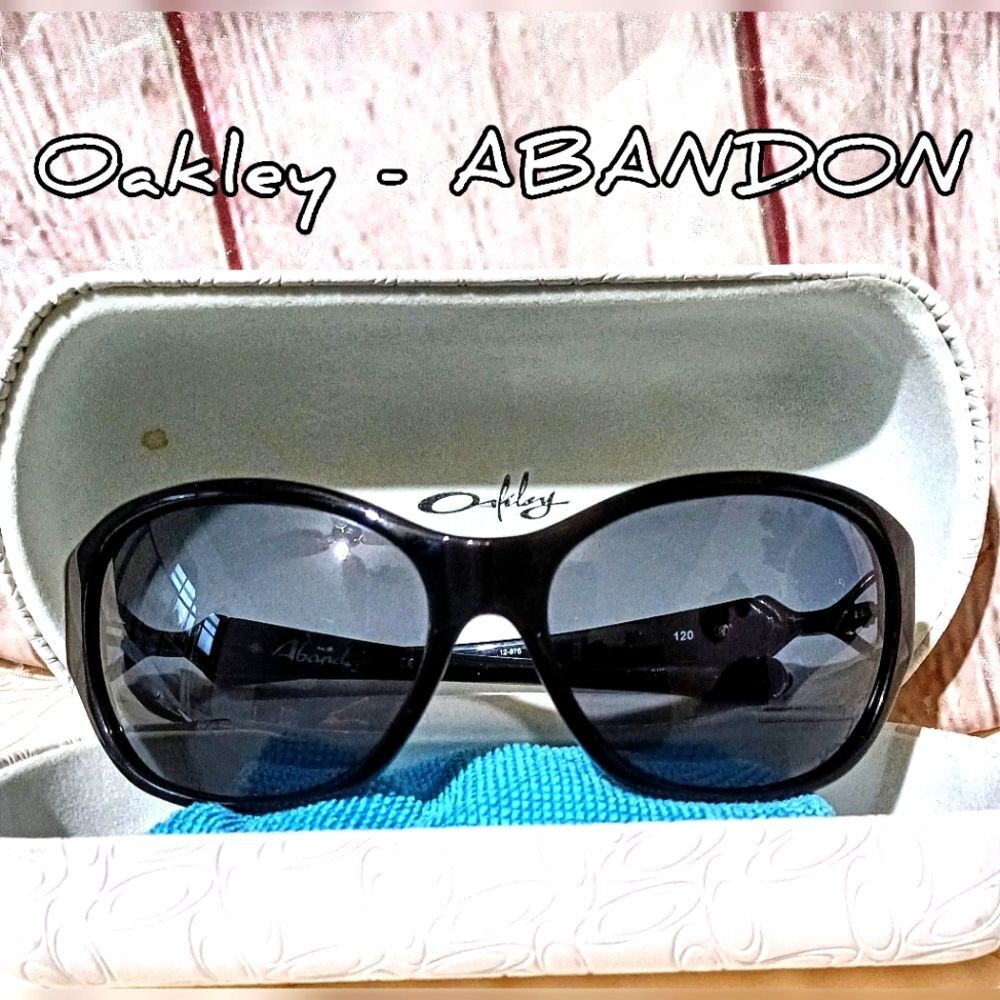 Oakley Abandon black sunglasses